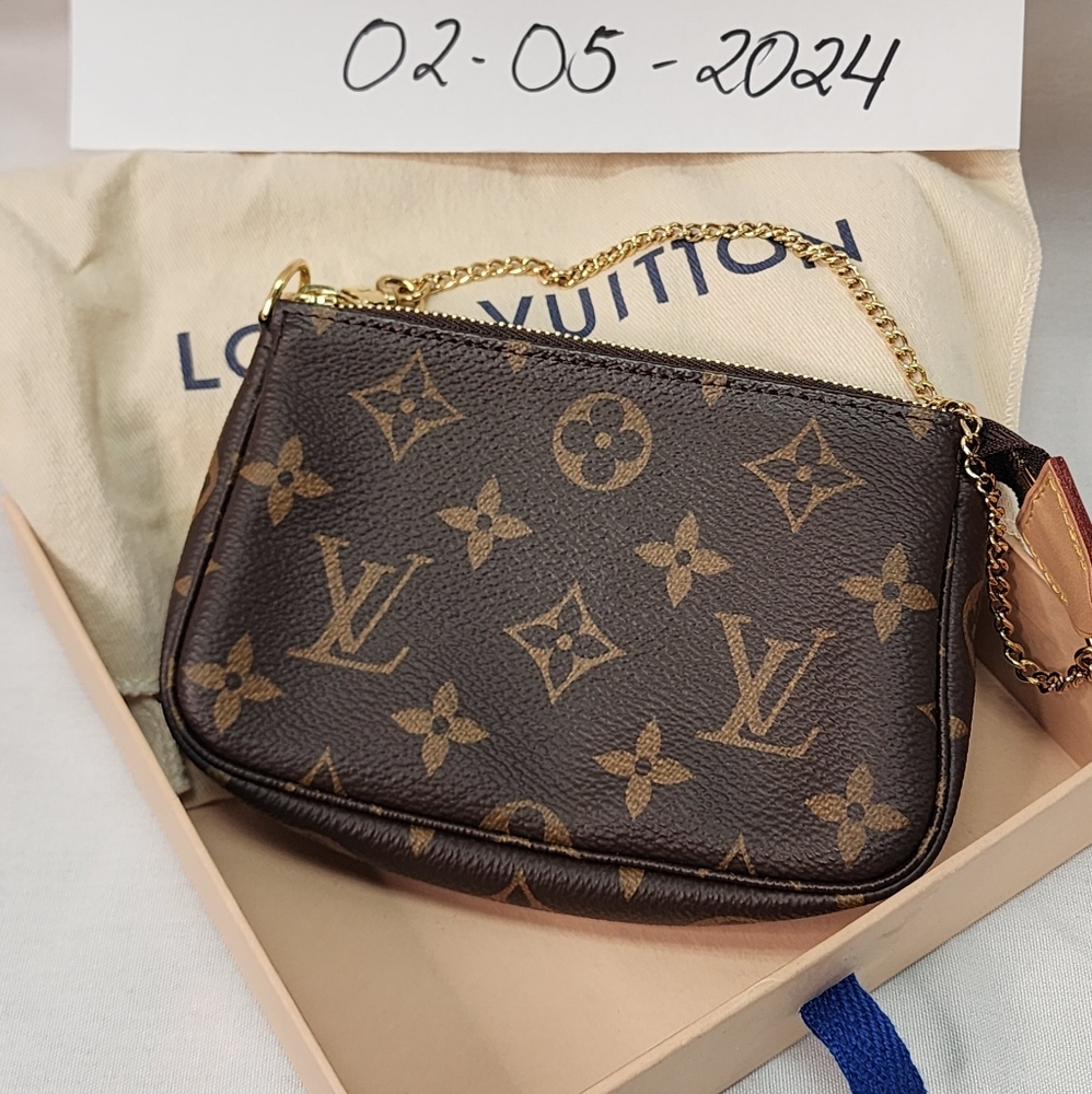 LV Mini Pochette Accessories